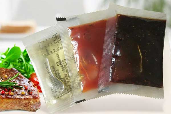蔬菜包、粉料包、醬料包、骨湯包等產(chǎn)品的小袋方便面調(diào)料包裝機